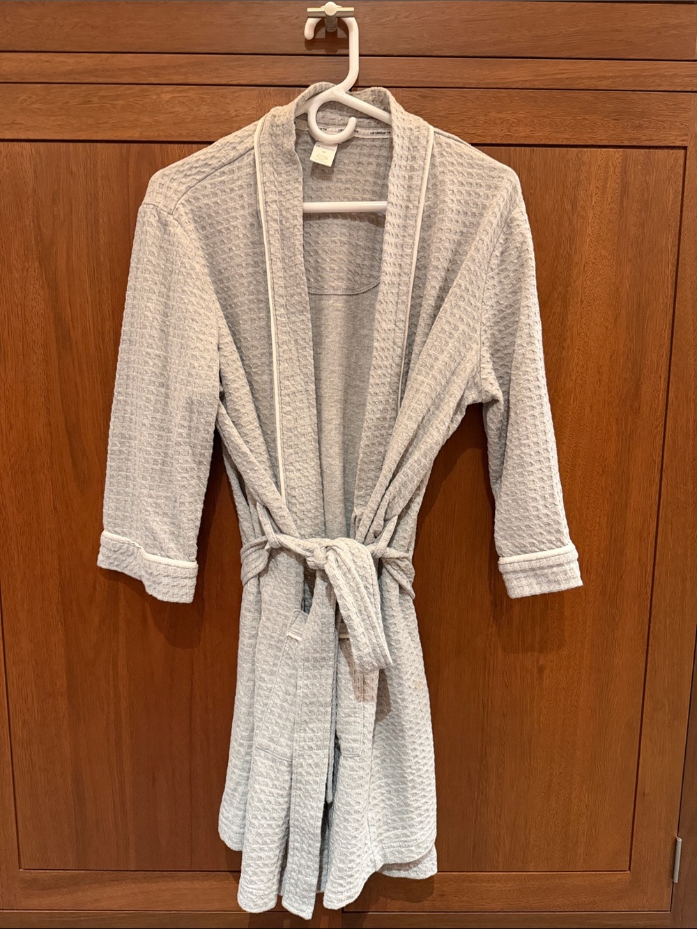 Liz Claiborne Light Gray Waffle Knit Robe with pockets women’s size M